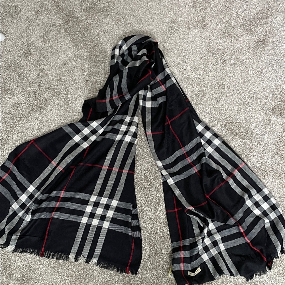 Burberry print Classic Black and Red Plaid Scarf NWT ๐ gift ๐ - Picture 4 of 5